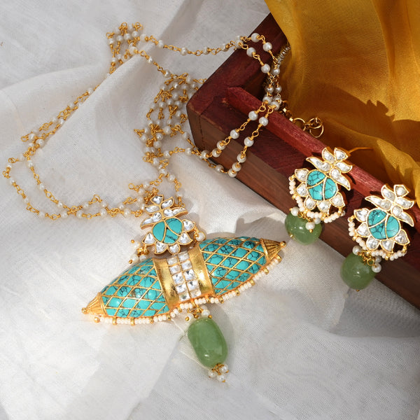 Poshak Pendant with Earrings