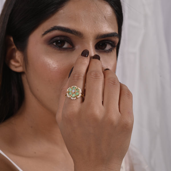 Nzanbemo Emerald Kundan Ring