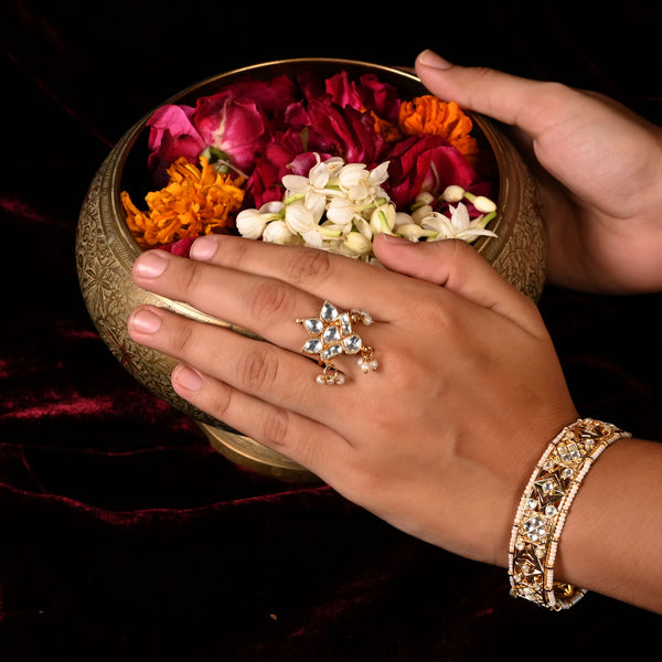 Abharna Kundan Ring