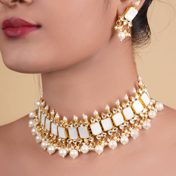 Amara Kundan with Mother of Pearl Choker Set